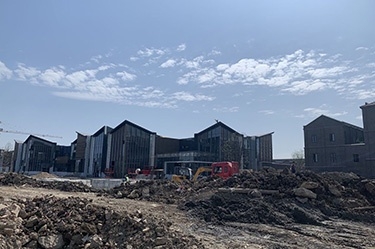 向建黨100年獻禮項目南湖湖濱（嘉絹印象、鴛湖里弄、南湖書院、南堰新景），經與工地積極努力配合1000多臺配電箱在100天內基本完成交付。